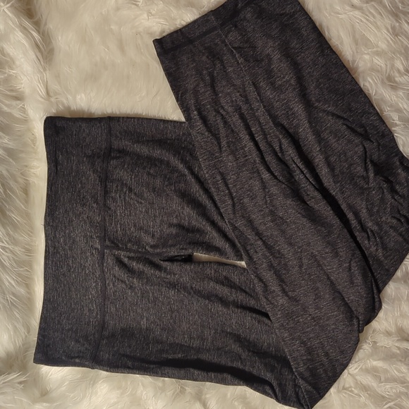 Lululemon roll down leggings 24” *SIZE 8
